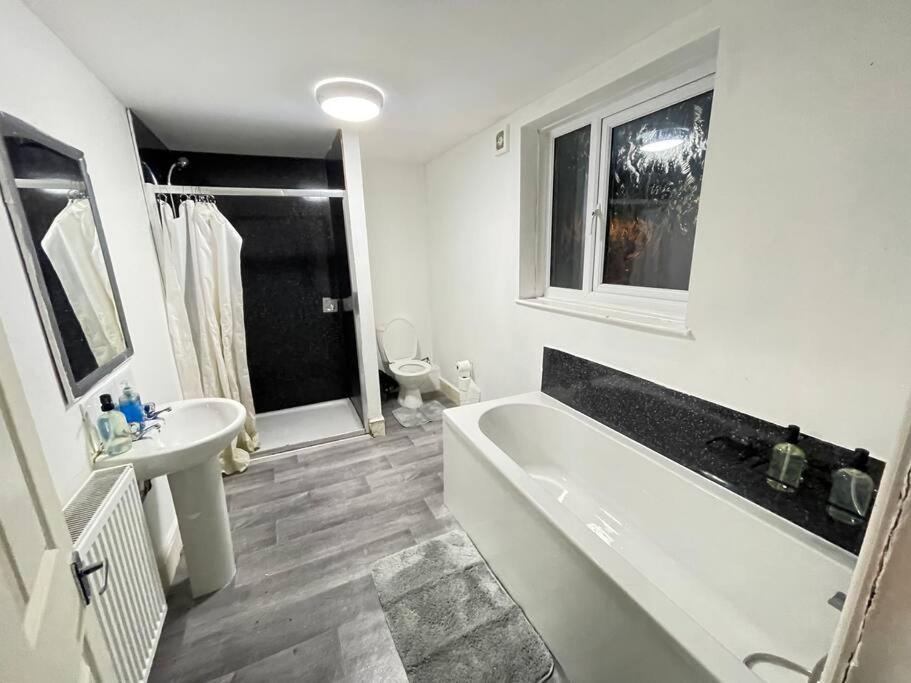 30 Percent Off Weekly Stays - 6 Bedroom House - 11 Beds Blackpool Eksteriør billede