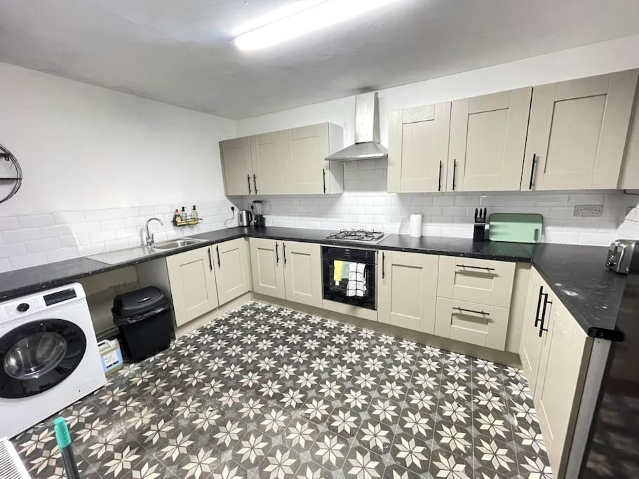 30 Percent Off Weekly Stays - 6 Bedroom House - 11 Beds Blackpool Eksteriør billede