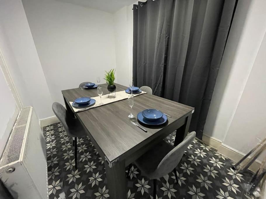 30 Percent Off Weekly Stays - 6 Bedroom House - 11 Beds Blackpool Eksteriør billede