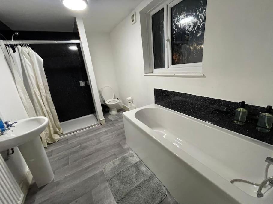 30 Percent Off Weekly Stays - 6 Bedroom House - 11 Beds Blackpool Eksteriør billede